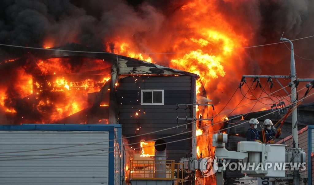 경찰, 대구 이현공단 화재 합동감식…"당시 내부에 직원 없어"(종합)