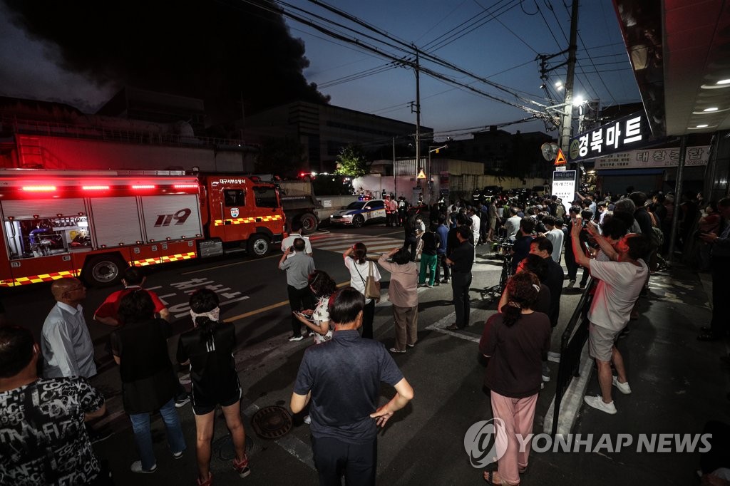 "폭발음 7∼8번, 순식간 번져"…대구공장화재 진화난항에 발동동