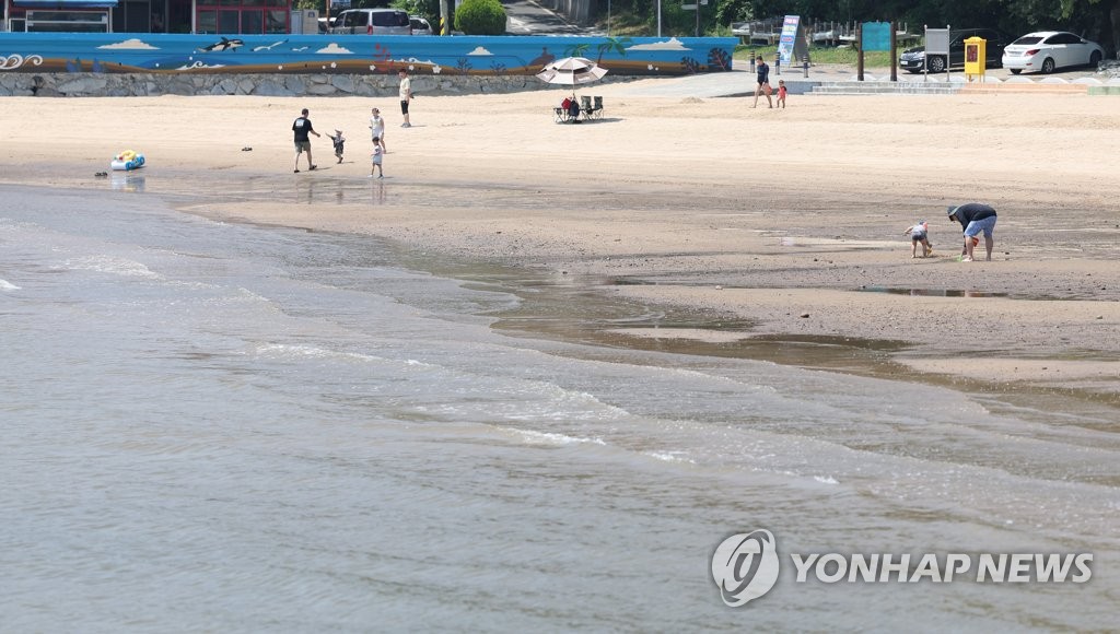 [사진톡톡] 낮 최고 31도 무더위…해수욕장이 좋아