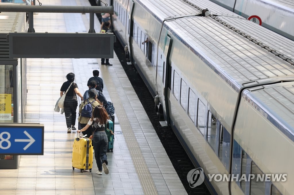 하필 금요일 오후에…'KTX 마비'에 수백명 짜증·답답