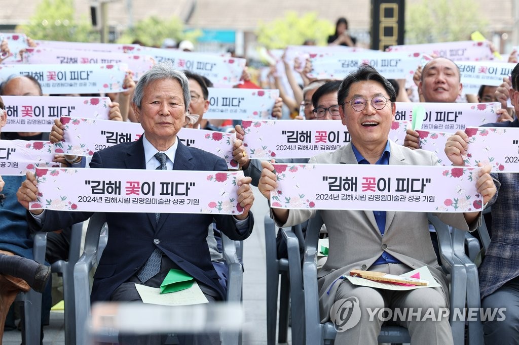 광화문 세종대왕상 작가 김영원, 김해시에 작품 추가 기증