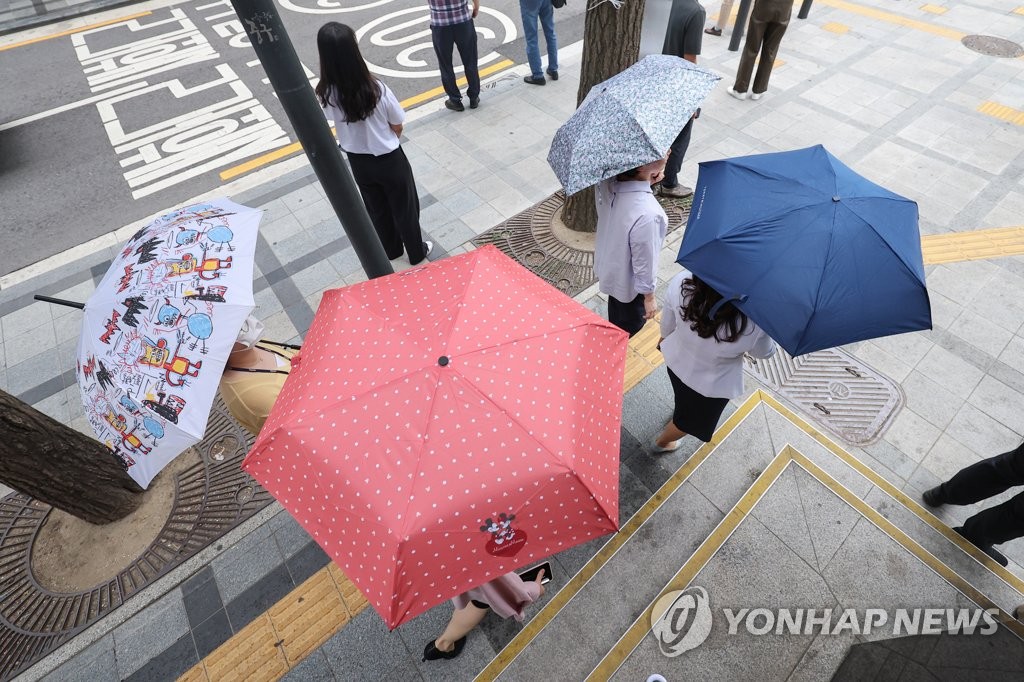 [날씨] 장마 제주서 남부·충청권 확대…내륙 더워