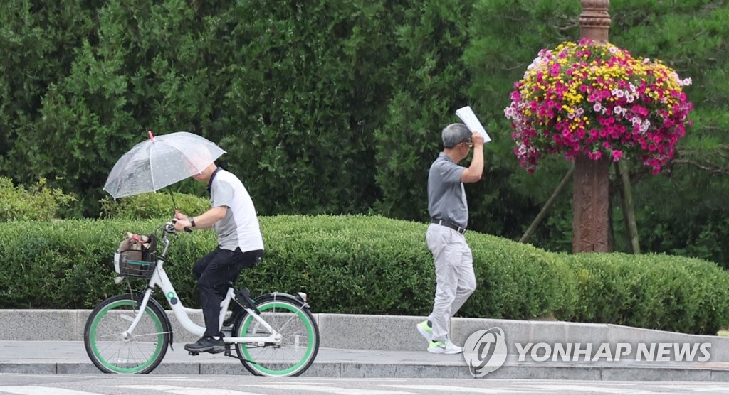 오늘 전국 비…수도권은 낮~늦은 오후 5~20㎜ 더 내려