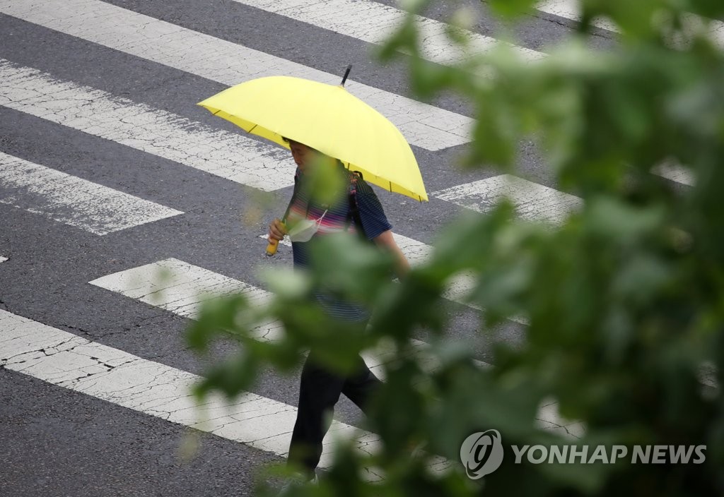 강원 흐리고 10∼40㎜ 비…낮 최고 26도