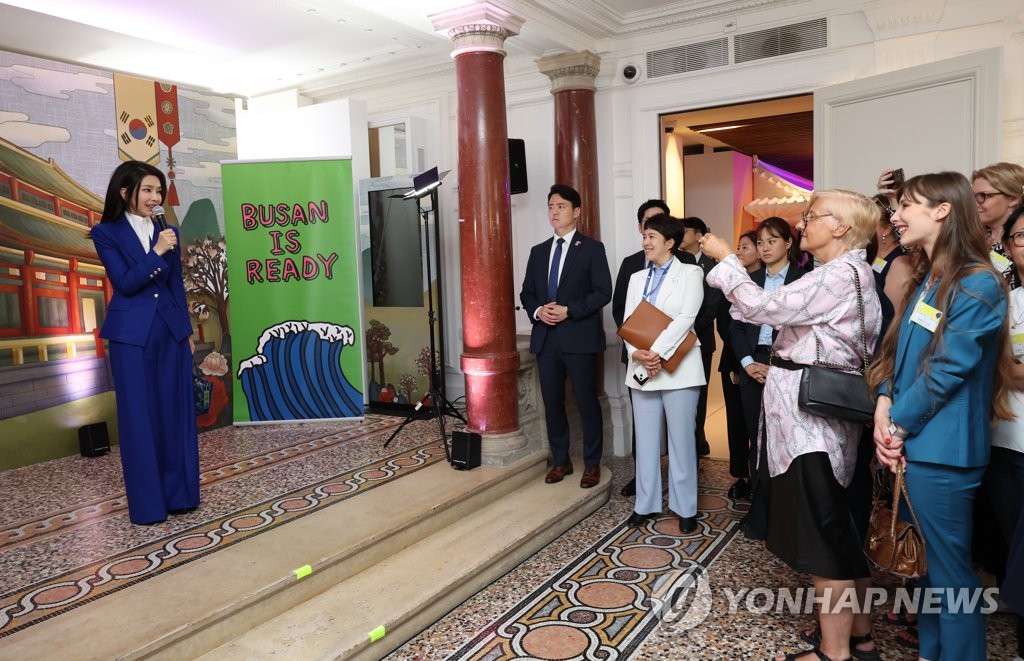 김여사, 외신기자들과 '돌아와요 부산항에'들으며 엑스포 유치전(종합)