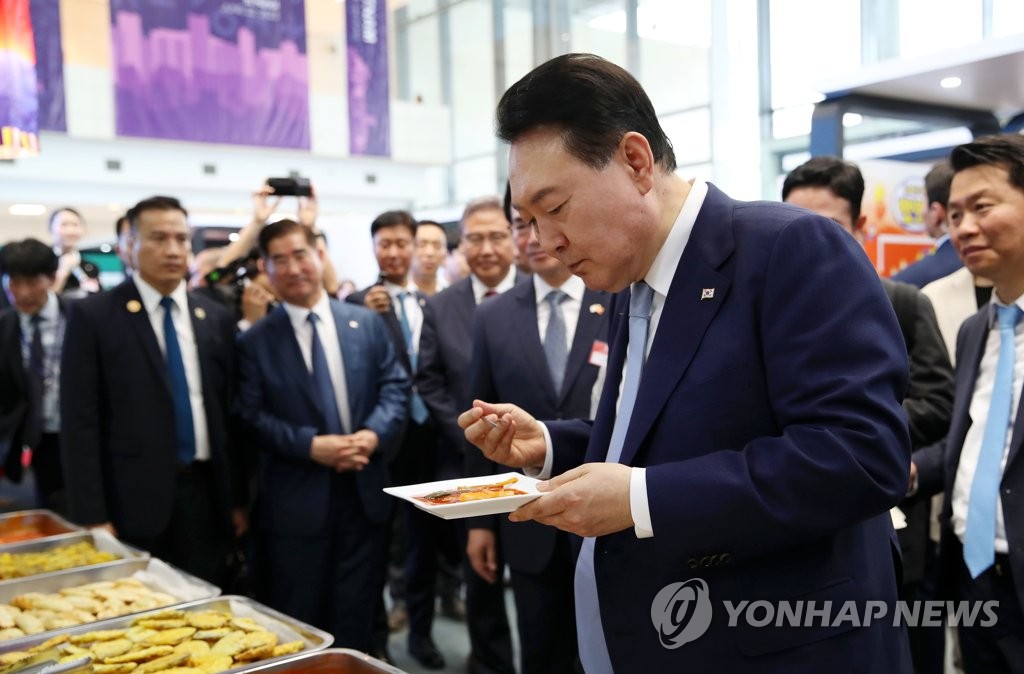 尹대통령 "베트남은 젊고 역동적"…'경제 파트너십' 박람회(종합)