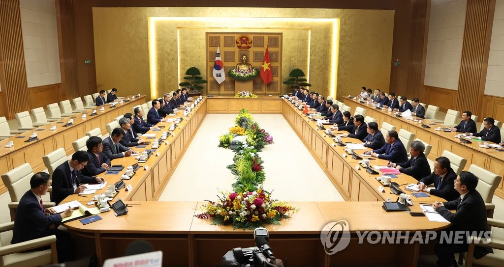 尹, '경제총괄' 찐 총리 면담…"베트남 발전에 든든한 동반자 될것"