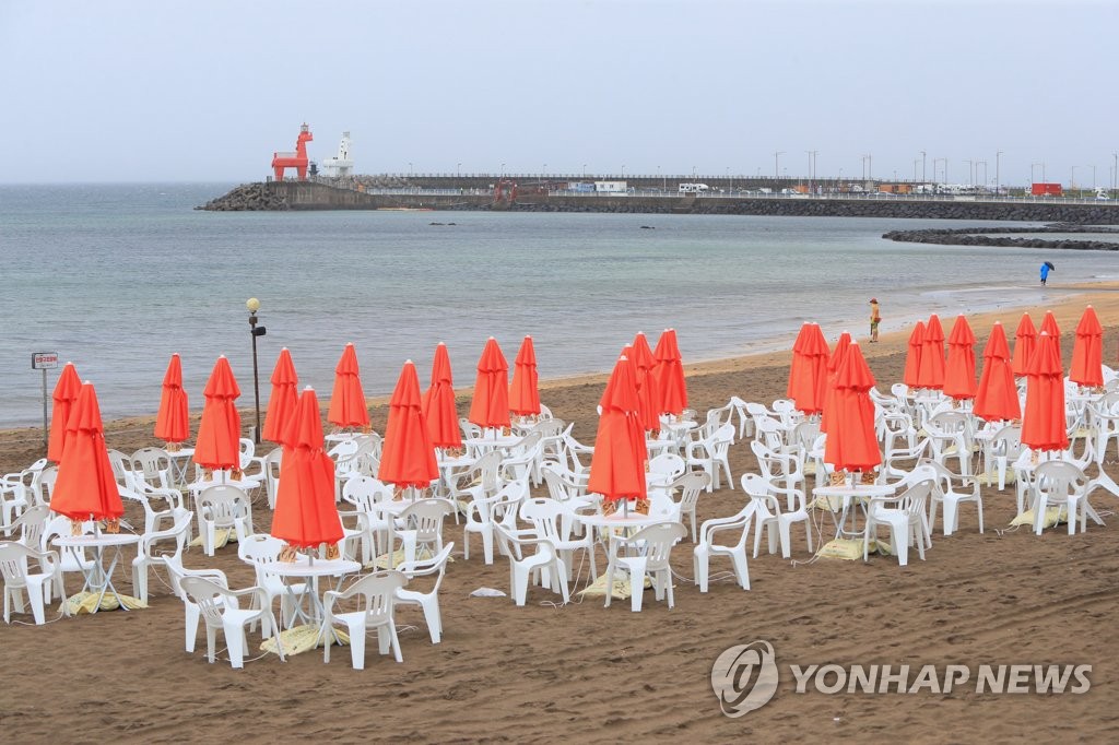 '장마 전 즐기자' 전국 해수욕장·축제장에 나들이객 발길
