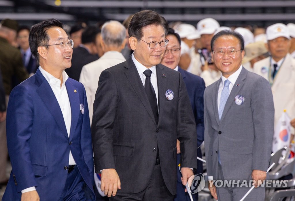 이재명, 이낙연 귀국에 "백지장도 맞들어야"…안부 통화도(종합)