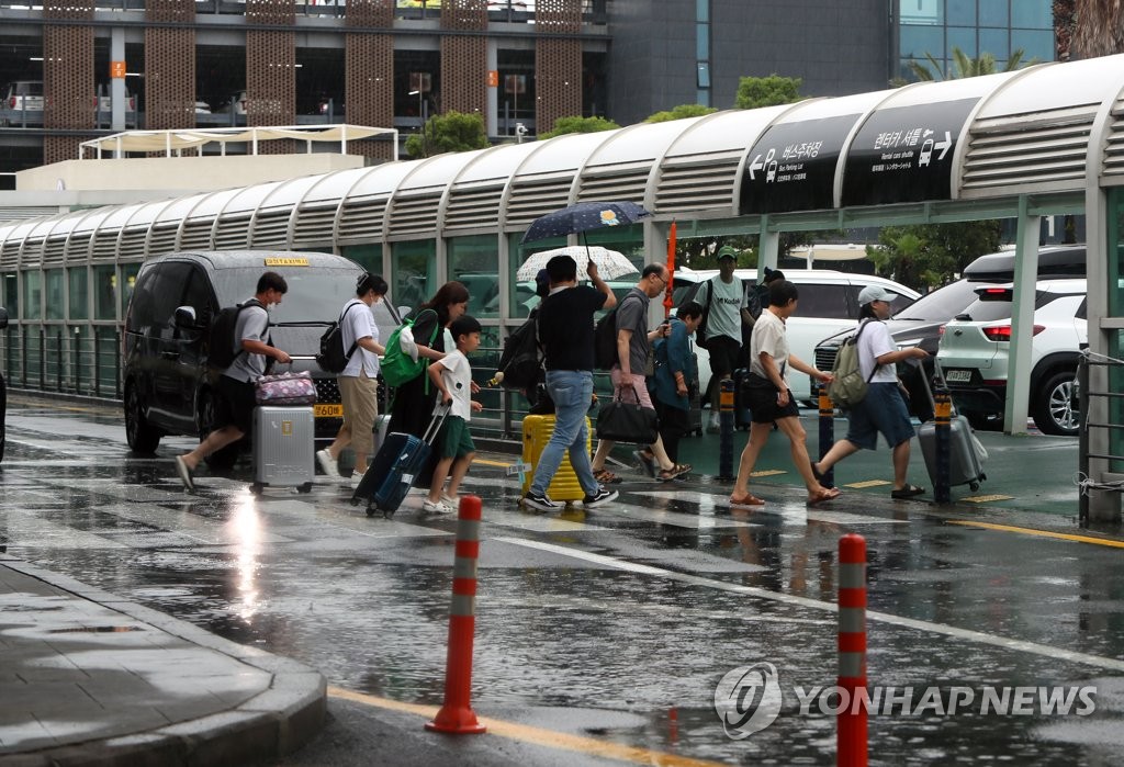 제주, 소강상태 보이다 밤부터 다시 강한 비