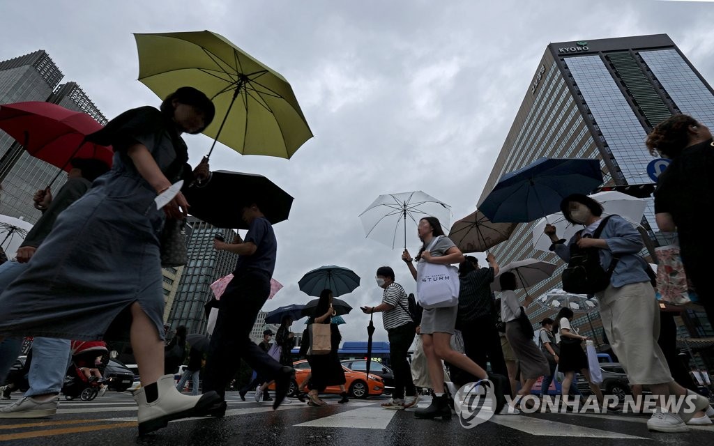 장마에 시민들 출근길 불편…대구 27.8㎜ 비 내려