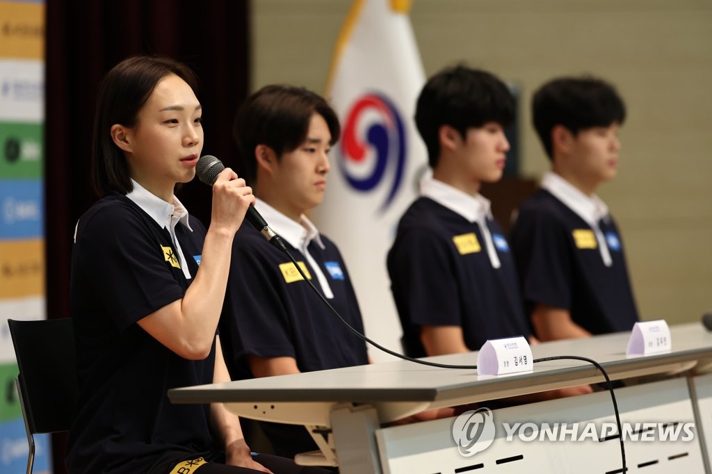 수영 김서영 "후배들과 함께해 좋아…순위보다 2분10초대 집중"