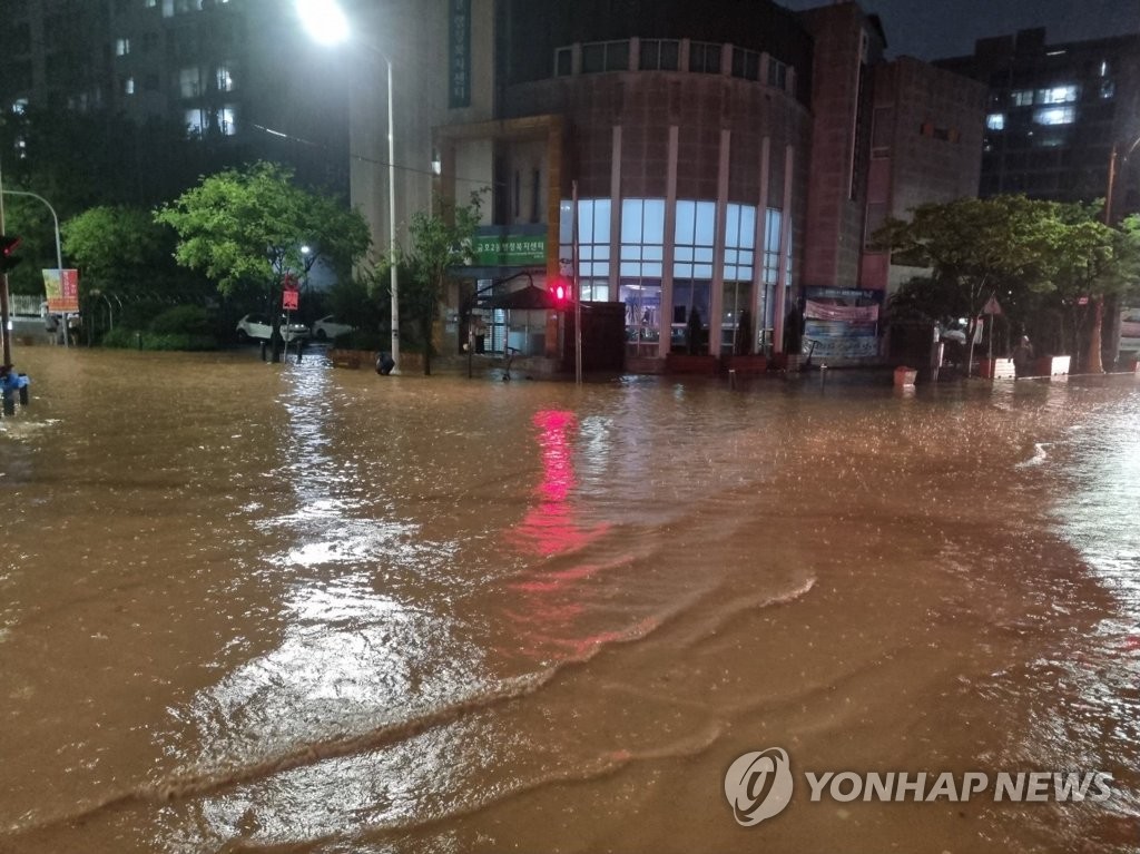 남부지방 274.6㎜ '물폭탄'…1명 실종·피해 속출