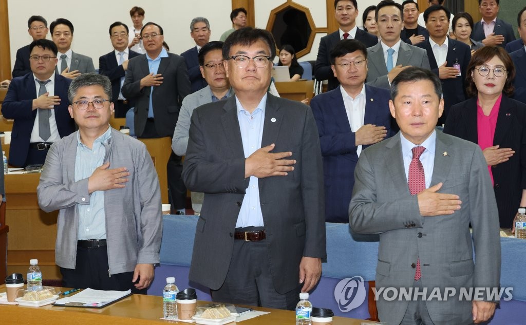 與 "野, 괴담 수출까지 하려…'우리어민 죽이기'에 모든것 걸어"