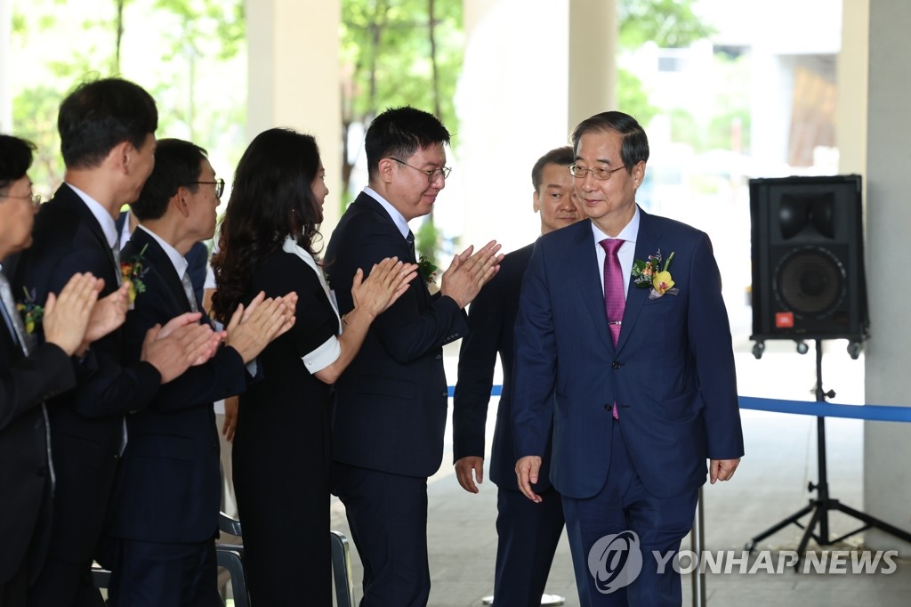 한총리 "새만금에 인프라 구축해 기업하기 좋은 환경 조성"