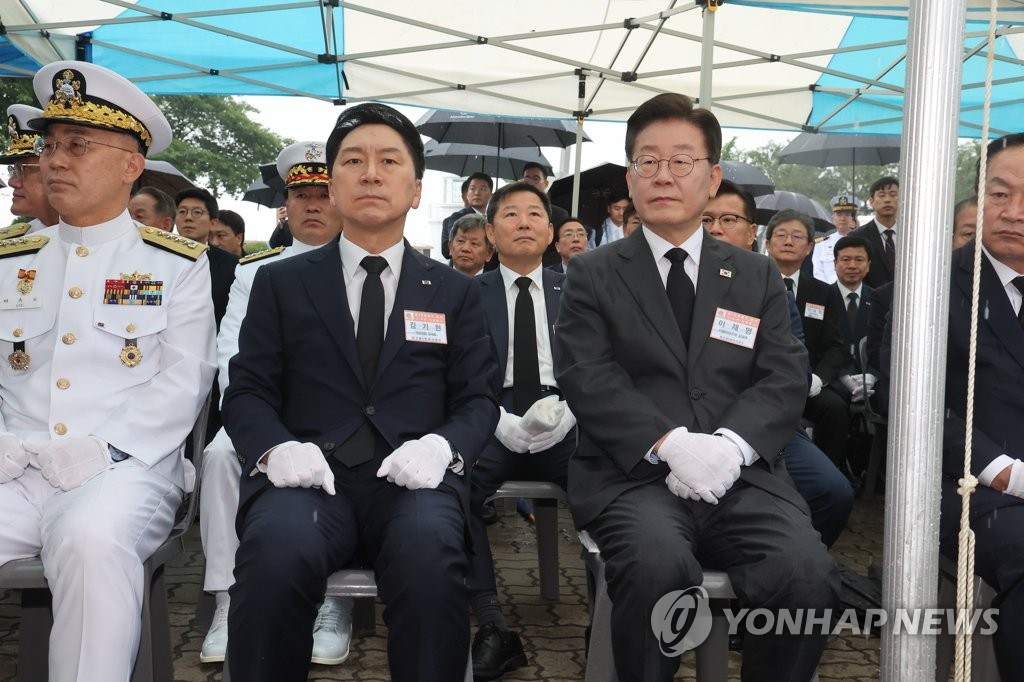 여야 대표, 제2연평해전 승전 기념식 참석…"희생 잊지 않겠다"(종합)