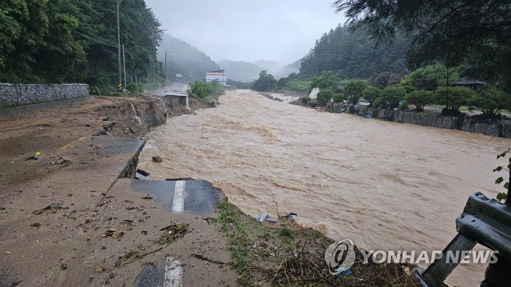 '밤사이 또 폭우'…전국 산사태·침수, 인명·재산피해 잇달아