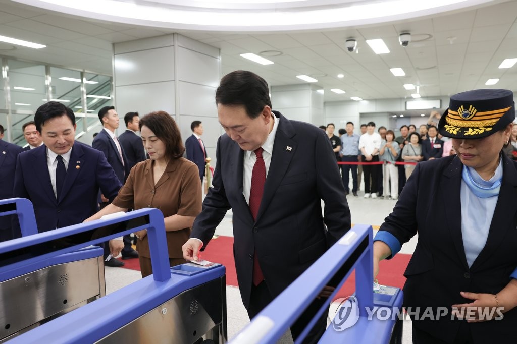 尹 "수도권 서부 획기적 변화"…대곡∼소사선 시승(종합)