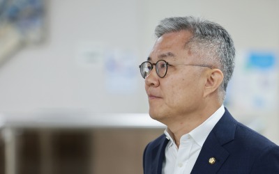 [속보] 경찰, 최강욱 의원 압수수색…한동훈 개인정보 유출 의혹