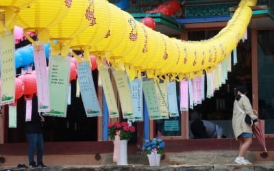 명문대 출신 스타 스님, 알고 보니 두 아이 아버지라는데…