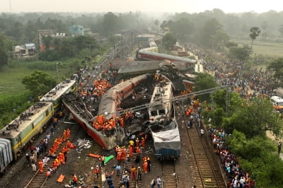 인도 열차사고 사망자 288→275명으로 정정…"중복 집계"