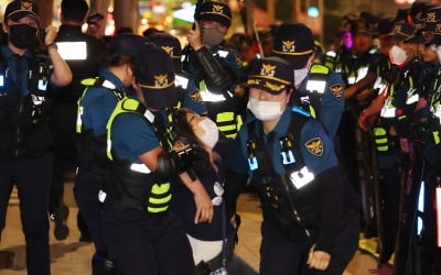 경찰, 대법원 앞 비정규직 '야간 문화제' 또 강제해산