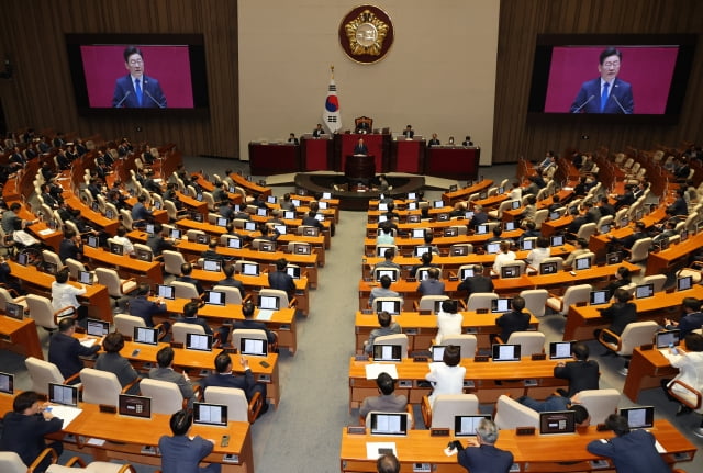 이재명 더불어민주당 대표가 19일 오전 서울 여의도 국회에서 열린 제407회 국회(임시회) 제4차 본회의에서 국정에 관한 교섭단체대표연설을 하고 있다. / 사진=연합뉴스