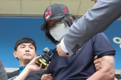 "집에 물 새서"…70대 할머니 살해 후 불 지른 30대男 구속 송치