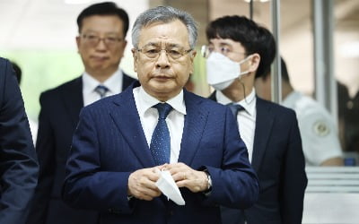 [속보] '50억 클럽' 박영수 전 특검 구속심사 출석