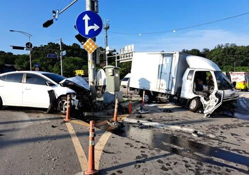 엄마 택배 일 돕던 중학생 '참변'…차량 충돌 사고로 사망 