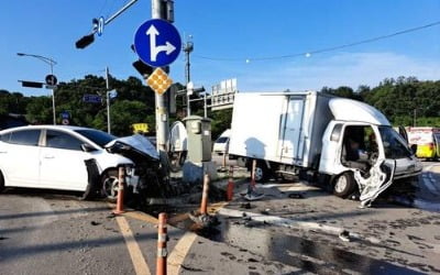 엄마 택배 일 돕던 중학생 '참변'…차량 충돌 사고로 사망