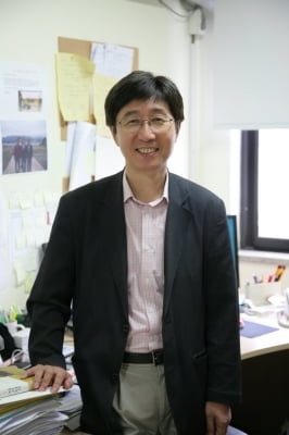 태양전지 석학 박남규 교수 "노벨상 목표로 연구하라"