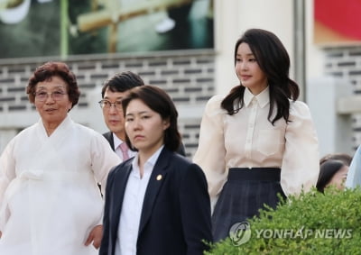 '韓방문의해 명예위원장' 김여사 "한산모시 세계에 알리겠다"(종합)