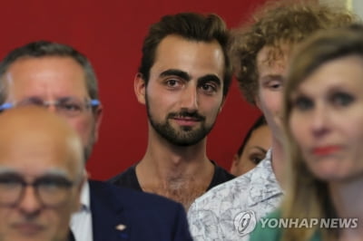 "약자 보호는 본능"…몸 던져 흉기테러 저지한 프랑스 청년