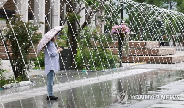 전국 구름 많고 곳곳 소나기…낮 최고 29도