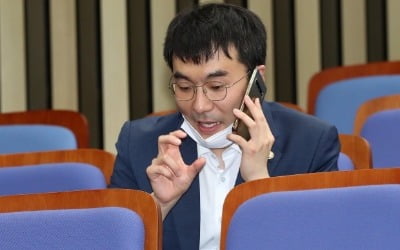 "존재 자체가 비교육적인 사람을"…김남국 교육위行에 반발