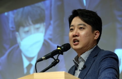 '추모 프사' 항의한 학부모…이준석 "교사들 폰 두 개 쓴다더라"