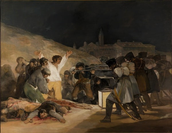 '마드리드, 1808년 5월 3일'. 고야는 원근법을 무시하고 가운데 흰 옷을 입은 남자를 더 크게 그렸다. 그는 스페인의 무고한 희생자들을 대표하는 존재다. 이 작품은 고야의 대표작으로 꼽힌다. /프라도미술관 소장