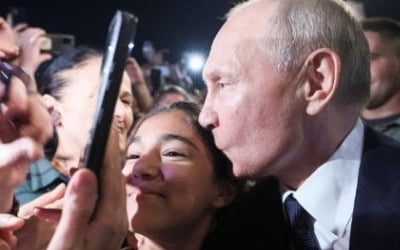[박영실 칼럼] '철권 통치자' 푸틴의 교묘한 이미지 메이킹 전략