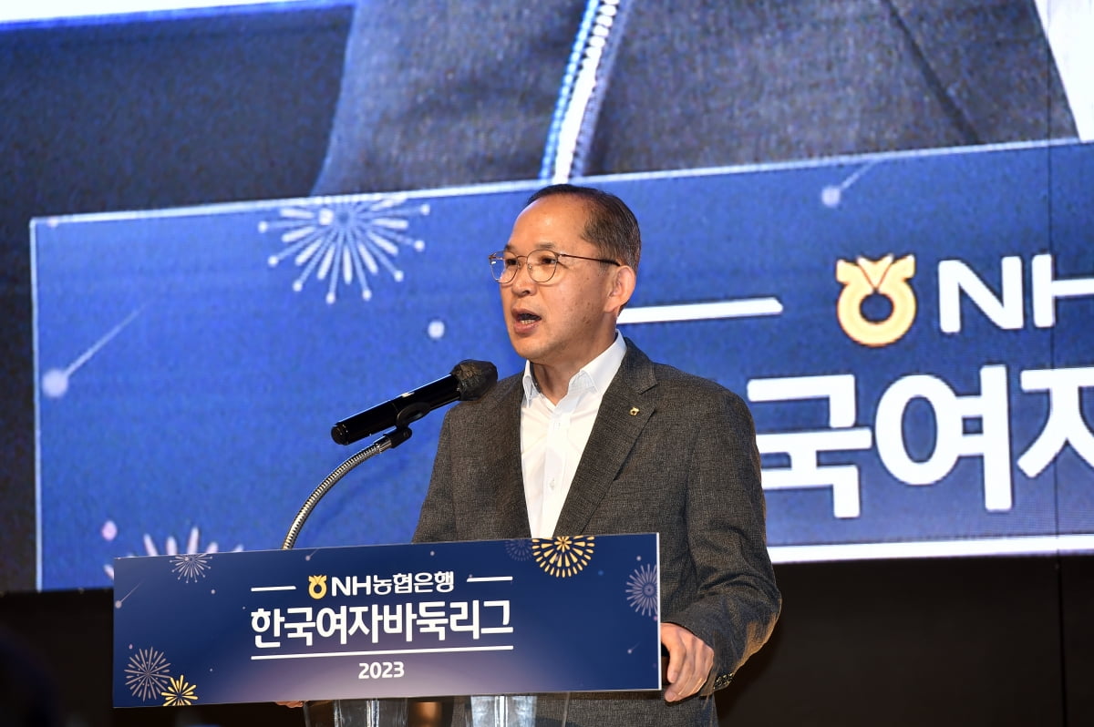 박병규 NH농협은행 수석부행장이 2023 NH농협은행 카지노 정팔여자바둑리그 개막식에서 개회사를 하고 있다. 카지노 정팔기원 제공