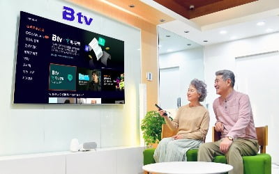 TV 보면서 공과금 낸다…SKB, 하나은행과 'TV로 내는 공과금 납부' 서비스