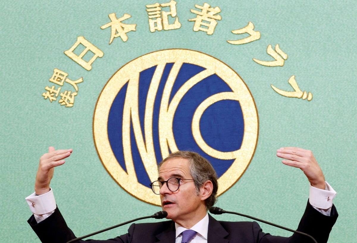 라파엘 그로시 국제원자력기구(IAEA) 사무총장이 4일 도쿄에서 후쿠시마 제1원전 처리수 해양 방류에 대한 입장을 설명하고 있다./로이터연합뉴스