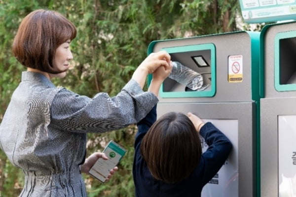 오이스터에이블이 내놓은 스마트 분리배출함