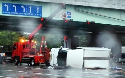 빗길 교통사고 사망자 3명 중 1명 대형차량에 변고…치사율 1.8배