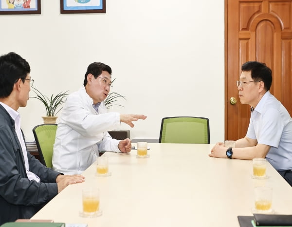 이상일 용인특례시장, '침수피해 겪는 동백고교 문제, LH관계자 만나 신속 대응조치 요청'