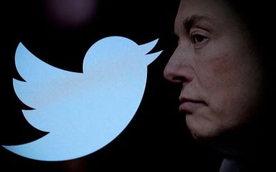 트위터 재정난 고백한 머스크…"광고 수입 50% 떨어져"