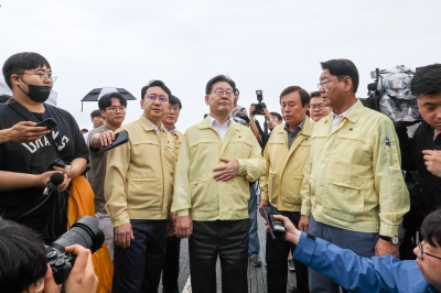 [포토] 궁평2지하차도 침수현장 찾은 이재명 대표