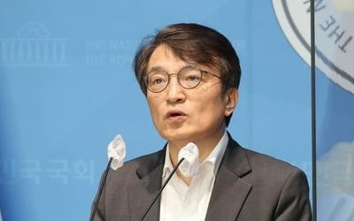 "러·中 총구, 한국 향할 수도"…野, 우크라 전격 방문한 尹 맹비난