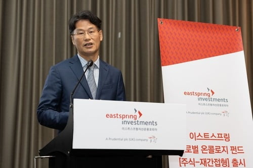 박천웅 이스트스프링자산운용코리아 대표가 19일 서울 여의도에서 열린 기자간담회에서 펀드를 소개하고 있다. 