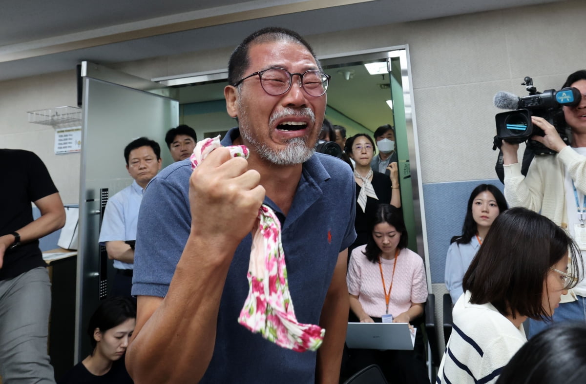 [포토] 또 다른 교사 사망사건 유가족의 눈물 호소